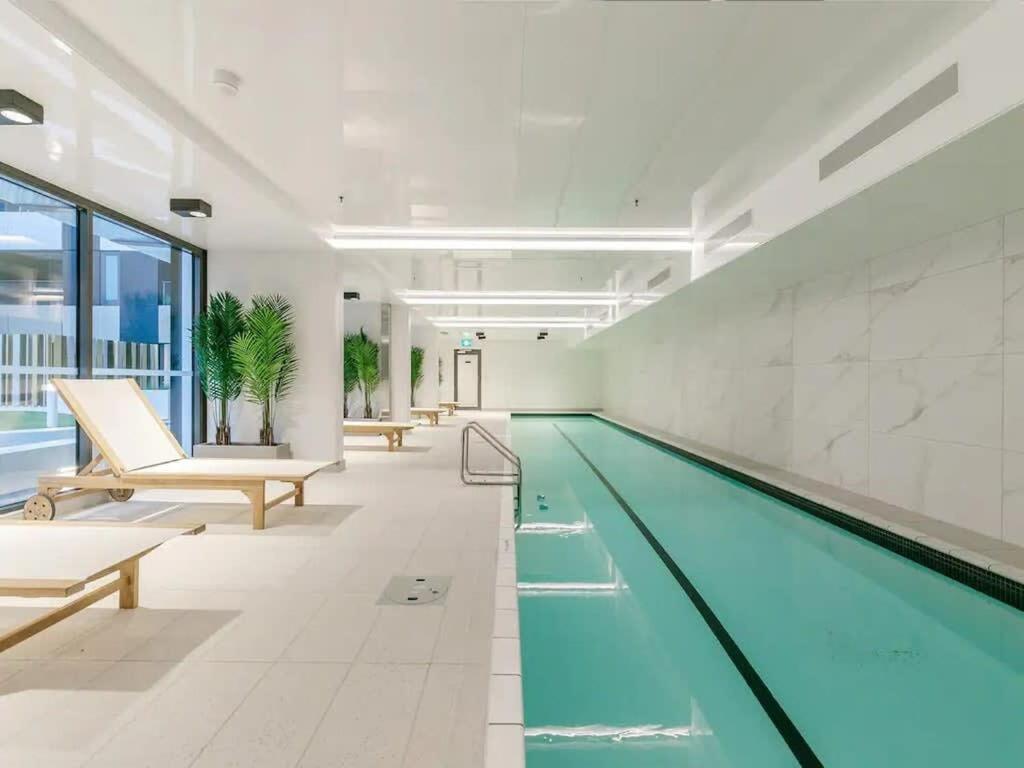 Cosy Two Bedroom Apartment With Balcony Pool And Gym Auckland Exterior photo