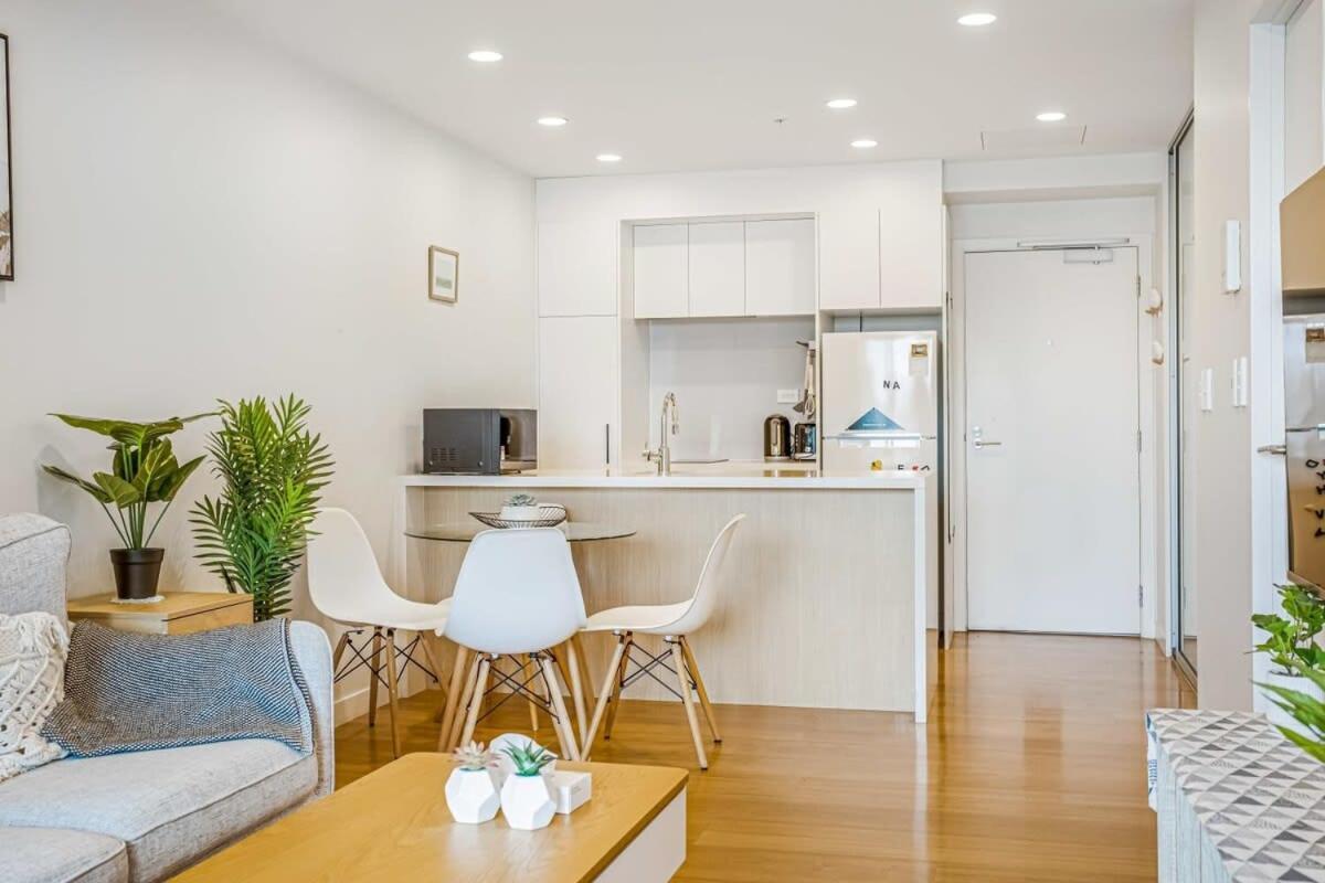 Cosy Two Bedroom Apartment With Balcony Pool And Gym Auckland Exterior photo